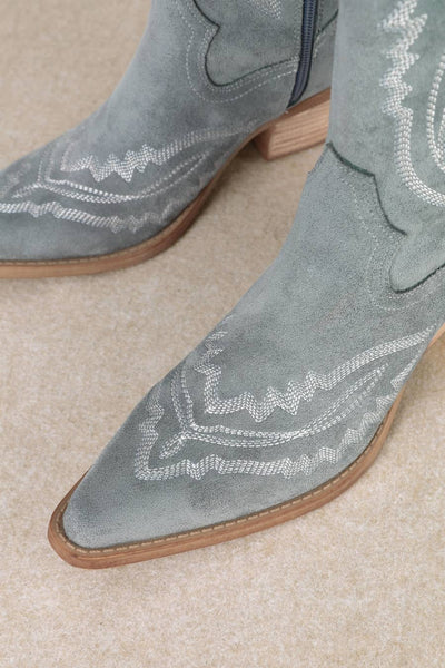 BLUE FOR YOU WESTERN EMBROIDERED BOOTS