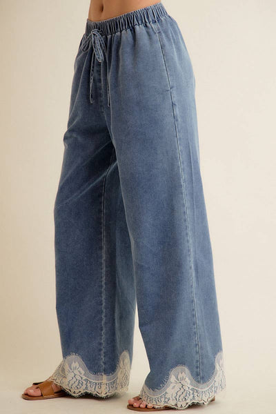 Trimmed in Lace Demin Pants