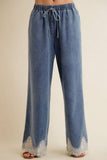 Trimmed in Lace Demin Pants
