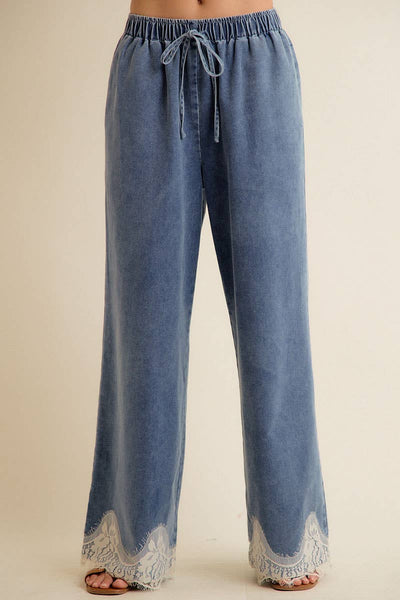 Trimmed in Lace Demin Pants