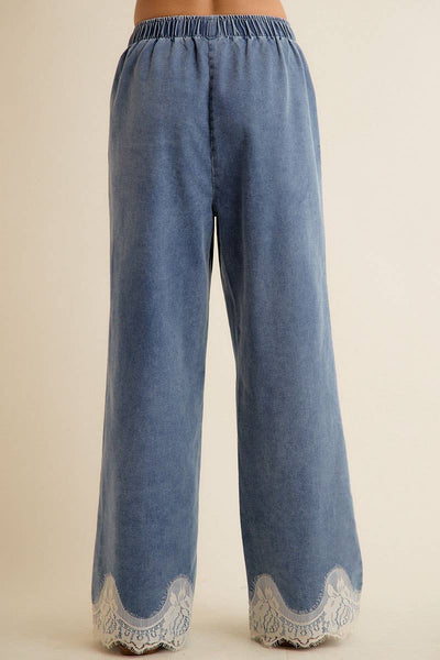 Trimmed in Lace Demin Pants