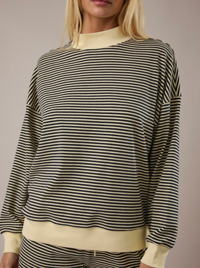 Sunday Stroll Mockneck