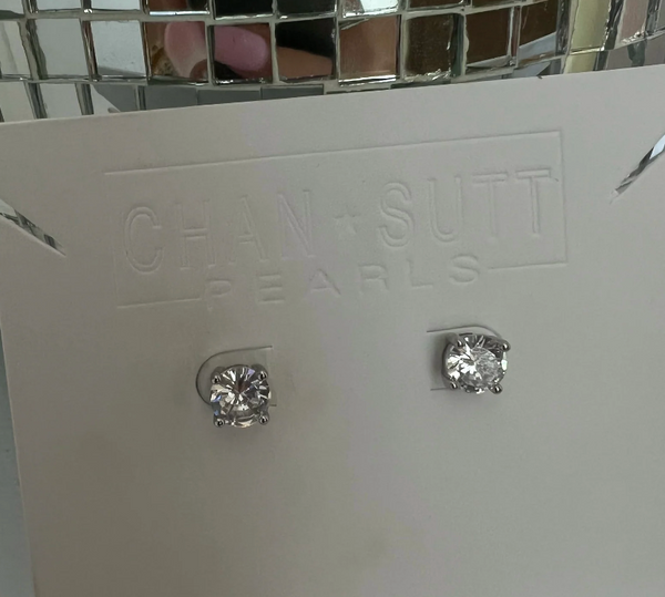 Round Diamond Studs