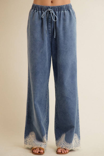 Trimmed in Lace Demin Pants